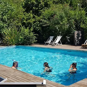camping-les-cent-chenes.fr-provencehotel.com/